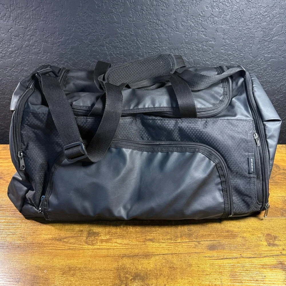 Easton E310D Player Duffle Black Polyester Baseball Softball Gear Bag Large